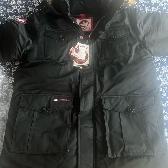 Black Faux Fur-Accent Hooded Parka - Men
Canada Weather Gear size L - Picture 14 of 16